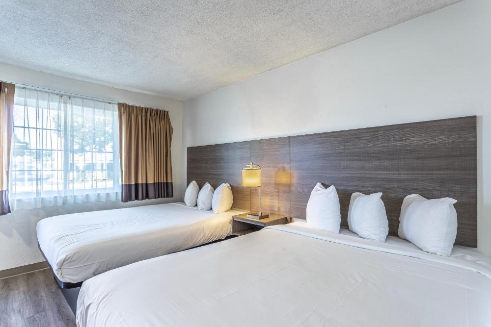 Queen Room with Two Queen Beds interior